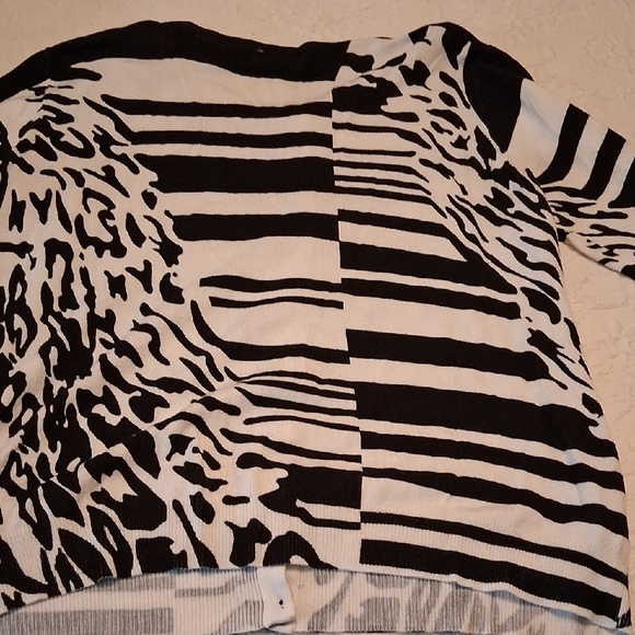 Joseph A. Black and White Animal Print Top/Sweater - Picture 9 of 10